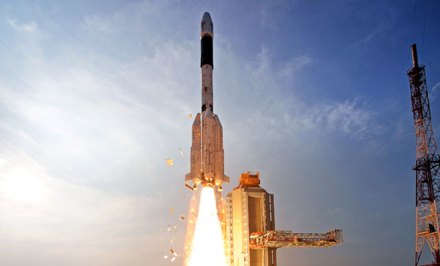 भेदिले गुरुत्वाकर्षणा..