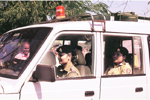 महिलांच्या सुरक्षिततेसाठी ‘निर्भया’ रस्त्यावर महिलांच्या सुरक्षिततेसाठी ‘निर्भया’ रस्त्यावर