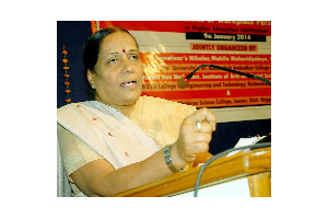 ‘कामाच्या ठिकाणी लैंगिक छळाला काही प्रमाणात स्त्रियाही दोषी’ ‘कामाच्या ठिकाणी लैंगिक छळाला काही प्रमाणात स्त्रियाही दोषी’