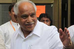 गाजावाजा न करता येडियुरप्पा स्वगृही गाजावाजा न करता येडियुरप्पा स्वगृही
