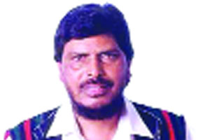 महायुतीचीच सत्ता येणार -आठवले महायुतीचीच सत्ता येणार -आठवले