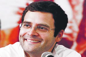 मोदी देशातील जनतेला मूर्ख बनवत आहेत- राहुल गांधी मोदी देशातील जनतेला मूर्ख बनवत आहेत- राहुल गांधी