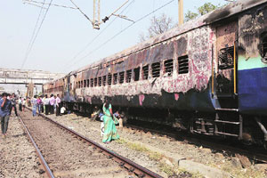 जोधपूर-बेंगलोर एक्स्प्रेसमध्ये ५ लाखांचा ऐवज लंपास जोधपूर-बेंगलोर एक्स्प्रेसमध्ये ५ लाखांचा ऐवज लंपास