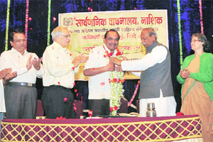 सुसंवादामुळेच सासवड संमेलन वादापासून दूर- फ. मु. शिंदे सुसंवादामुळेच सासवड संमेलन वादापासून दूर- फ. मु. शिंदे