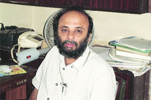 प्रा. नीरज हातेकर प्रा. नीरज हातेकर