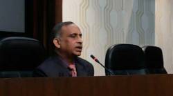 लेकीच्या स्वागतासाठी वडील ‘शक्तिप्रदर्शन’ करणार