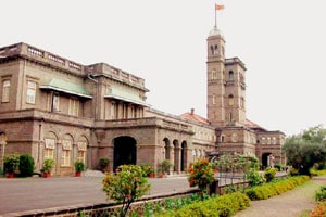 विद्यापीठावर महानगरपालिकेची छाप