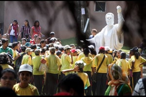 विद्यार्थ्यांनी फुलले आयुका!