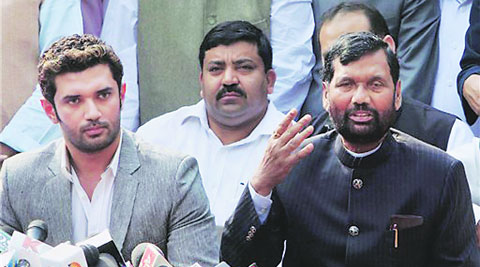 पासवान पुन्हा भाजपच्या गळाला पासवान पुन्हा भाजपच्या गळाला