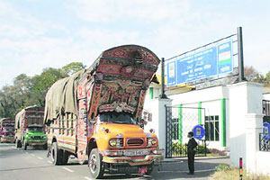 पाकव्याप्त काश्मीरमधील व्यापार पुन्हा सुरू