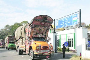 पाकव्याप्त काश्मीरमधील व्यापार पुन्हा सुरू