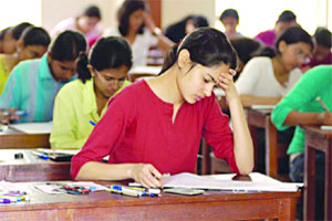 दहावीच्या प्रवेशपत्रांमध्ये अक्षम्य घोळ दहावीच्या प्रवेशपत्रांमध्ये अक्षम्य घोळ