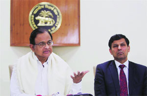 डॉ. ऊर्जति पटेल समितीला अर्थमंत्र्यांकडून वाटाण्याच्या अक्षता? डॉ. ऊर्जति पटेल समितीला अर्थमंत्र्यांकडून वाटाण्याच्या अक्षता?