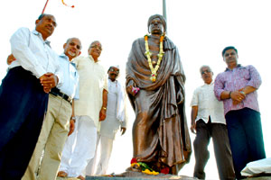 ‘विवेकानंदांचा पुतळा हे एकात्मतेचे चांगले दर्शन’