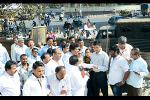 पिंपरी पालिका आयुक्तांची ‘प्रतिमा बांधणी’ पिंपरी पालिका आयुक्तांची ‘प्रतिमा बांधणी’