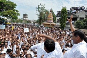 राष्ट्रवादीशी काडीमोड घेतलेल्या आमदार लक्ष्मण जगताप यांना शेकापचा पाठिंबा राष्ट्रवादीशी काडीमोड घेतलेल्या आमदार लक्ष्मण जगताप यांना शेकापचा पाठिंबा