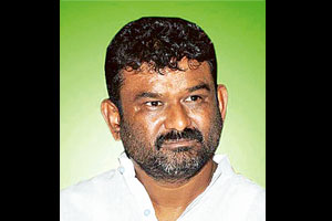 मनसेकडून पुण्यात दीपक पायगुडेंच्या उमेदवारीमुळे भाजप कार्यकर्त्यांत संभ्रम मनसेकडून पुण्यात दीपक पायगुडेंच्या उमेदवारीमुळे भाजप कार्यकर्त्यांत संभ्रम