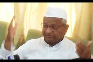 घोलप यांची बेहिशोबी संपत्ती जप्त करावी- हजारे