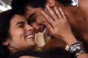 पाहा : ‘२ स्टेट्स’मधील गाण्याचा व्हिडिओ पाहा : ‘२ स्टेट्स’मधील गाण्याचा व्हिडिओ