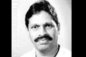 विखे पाटलांपेक्षा मी मोठा जादूगार- घोलप विखे पाटलांपेक्षा मी मोठा जादूगार- घोलप