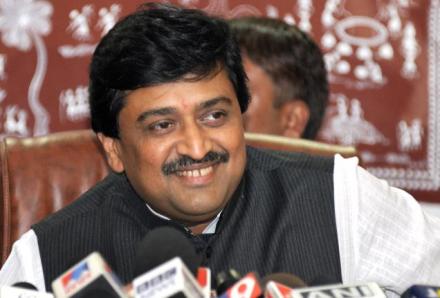 अशोकरावांच्या मदतीसाठी दिल्लीचीच पाऊले