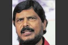 सत्तेत वाटा मिळेल तोवरच महायुतीसोबत-आठवले सत्तेत वाटा मिळेल तोवरच महायुतीसोबत-आठवले