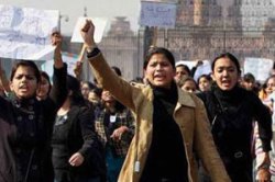 तेथे पाहिजे स्त्रीजातीचे..!