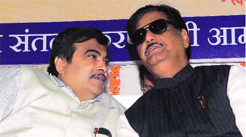 मुंडे- गडकरी वादात पुणे- लातूरचे गाडे अडले