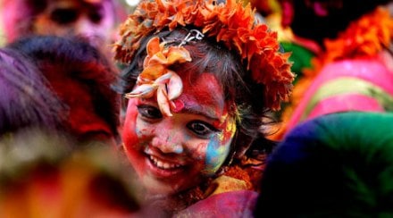 कशी खेळावी धुळवड? कशी घ्याल आपल्या त्वचेची काळजी?