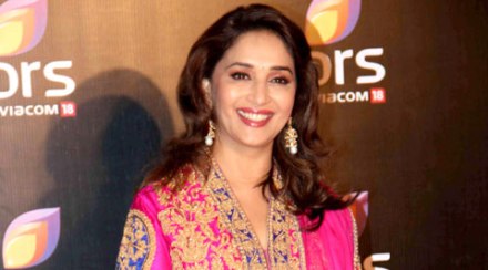 फोटो काढण्यास नकार दिल्याने विमानतळ अधिकाऱयाकडून माधुरीचा अपमान! फोटो काढण्यास नकार दिल्याने विमानतळ अधिकाऱयाकडून माधुरीचा अपमान!