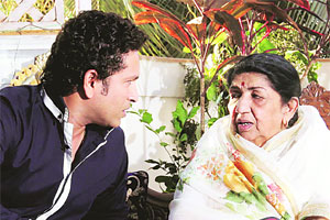 दोन भारतरत्नांची कृष्णभुवनवर भेट.. दोन भारतरत्नांची कृष्णभुवनवर भेट..