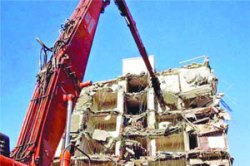 धोकादायक इमारतींचा प्रश्न सुटलेला नाही-गणेश नाईक