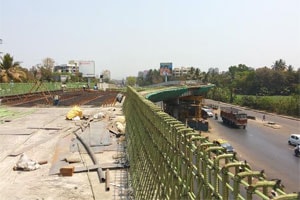 सांताक्रुझ- चेंबूर जोडरस्ता पावसाळ्यापर्यंतही पूर्ण होणे कठीणच सांताक्रुझ- चेंबूर जोडरस्ता पावसाळ्यापर्यंतही पूर्ण होणे कठीणच