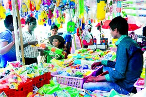 यंदाच्या अवकाळी पावसामुळे उत्सवावर सावट