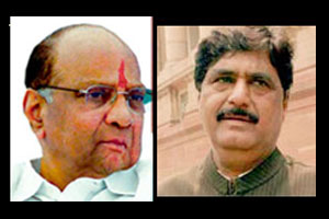 गारपीटग्रस्तांसाठी पवार-मुंडे बांधाबांधावर! गारपीटग्रस्तांसाठी पवार-मुंडे बांधाबांधावर!