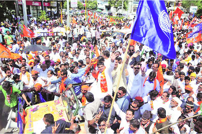 रिंगणात उतरण्यासाठी उत्साहाच्या लाटा.. रिंगणात उतरण्यासाठी उत्साहाच्या लाटा..