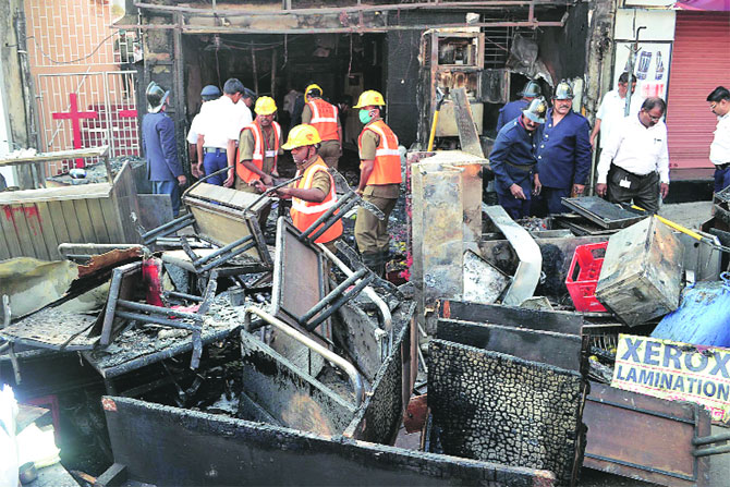 ठाण्यात हॉटेलला आग, कोणासही इजा नाही
