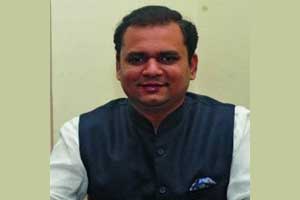 ‘डमी’ उमेदवारीची चर्चा खोडण्याचा प्रयत्न