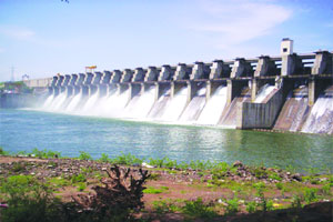 मोठय़ा धरणांमधून केवळ १५ टक्के सिंचन