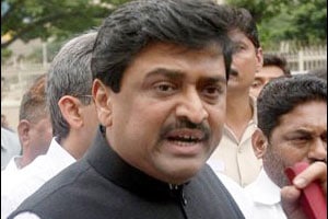 चव्हाणांना ‘आदर्श’मधून वगळण्यासाठी सीबीआयची उच्च न्यायालयात धाव
