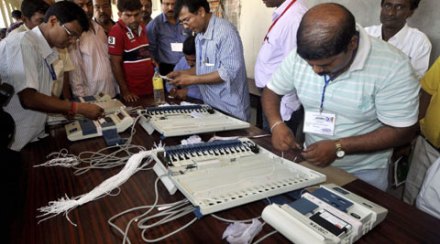 मुकी बिचारी कुणी हाका मुकी बिचारी कुणी हाका
