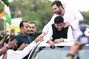 काँग्रेसच्या प्रचारसभेचा भिवंडीत ‘जत्रोत्सव’ काँग्रेसच्या प्रचारसभेचा भिवंडीत ‘जत्रोत्सव’