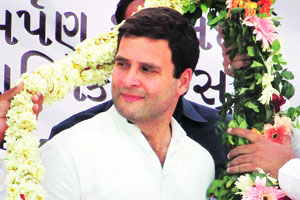 ‘मोदींनी शेतकऱ्यांची जमीन लाटली’