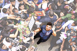 तरुणांनो, विचारपूर्वक मतदान करा तरुणांनो, विचारपूर्वक मतदान करा