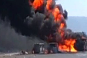 मुंबई-अहमदाबाद महामार्गावर टँकरला आग; सात जणांचा मृत्यू मुंबई-अहमदाबाद महामार्गावर टँकरला आग; सात जणांचा मृत्यू