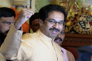 रेसकोर्सवर थीम पार्क आणि अखंड महाराष्ट्रासाठी कटीबद्ध; शिवसेनेचा ‘वचकनामा’ प्रसिद्ध