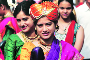 स्वागतयात्रेत मुलींचाच जोर!