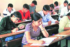 सुटीतील शिकवण्यांसाठी बाहेरगावच्या विद्यार्थ्यांची गर्दी