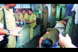 वेळापत्रक ग्लोबल; सुविधा मात्र लोकल