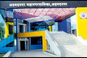 रूग्णालयांच्या अनधिकृत बांधकामांवर खडाजंगी